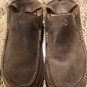OluKai Milo’s brown leather shoe